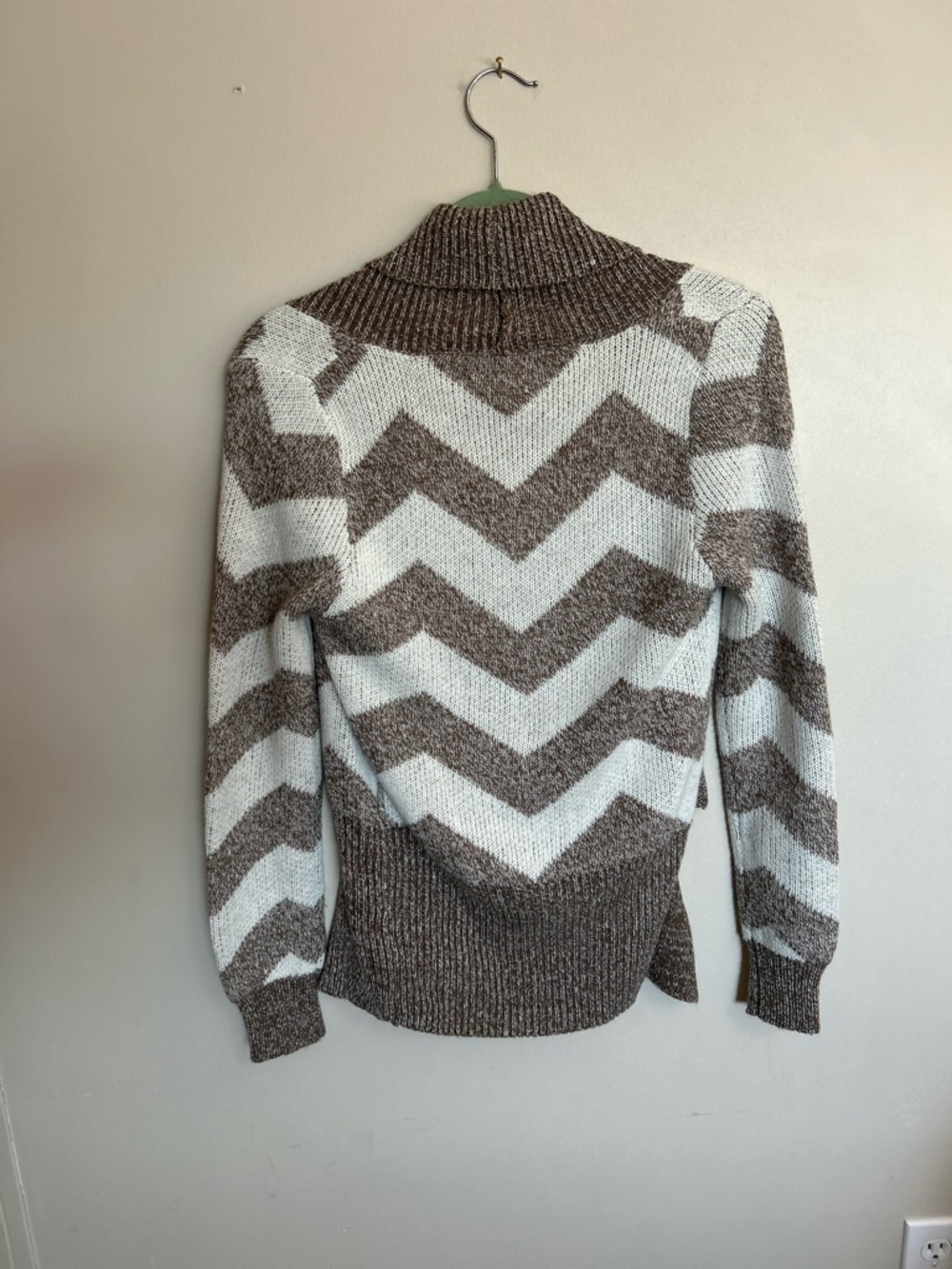 Charlotte Russe Chevron Open-Front Cardigan - Cream & Olive Green - Picture 3 of 6